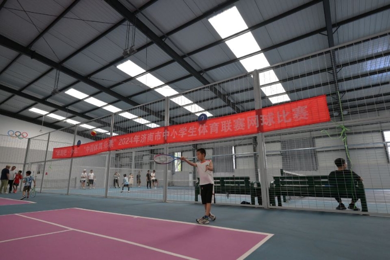 济南市体育局青少年体育处处长杨本升和济南市球类运动中心党总支书记