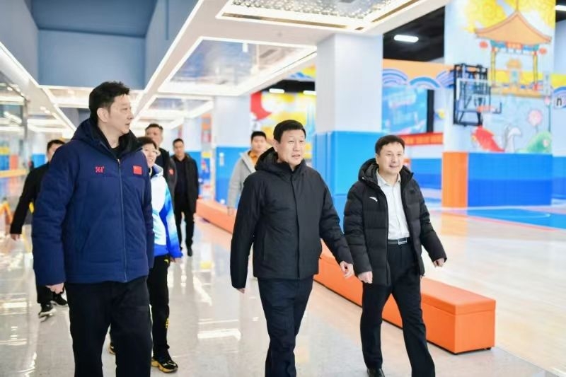 济南市体育局党组书记局长孔杰看望2024年济南市青少年篮球排球选星